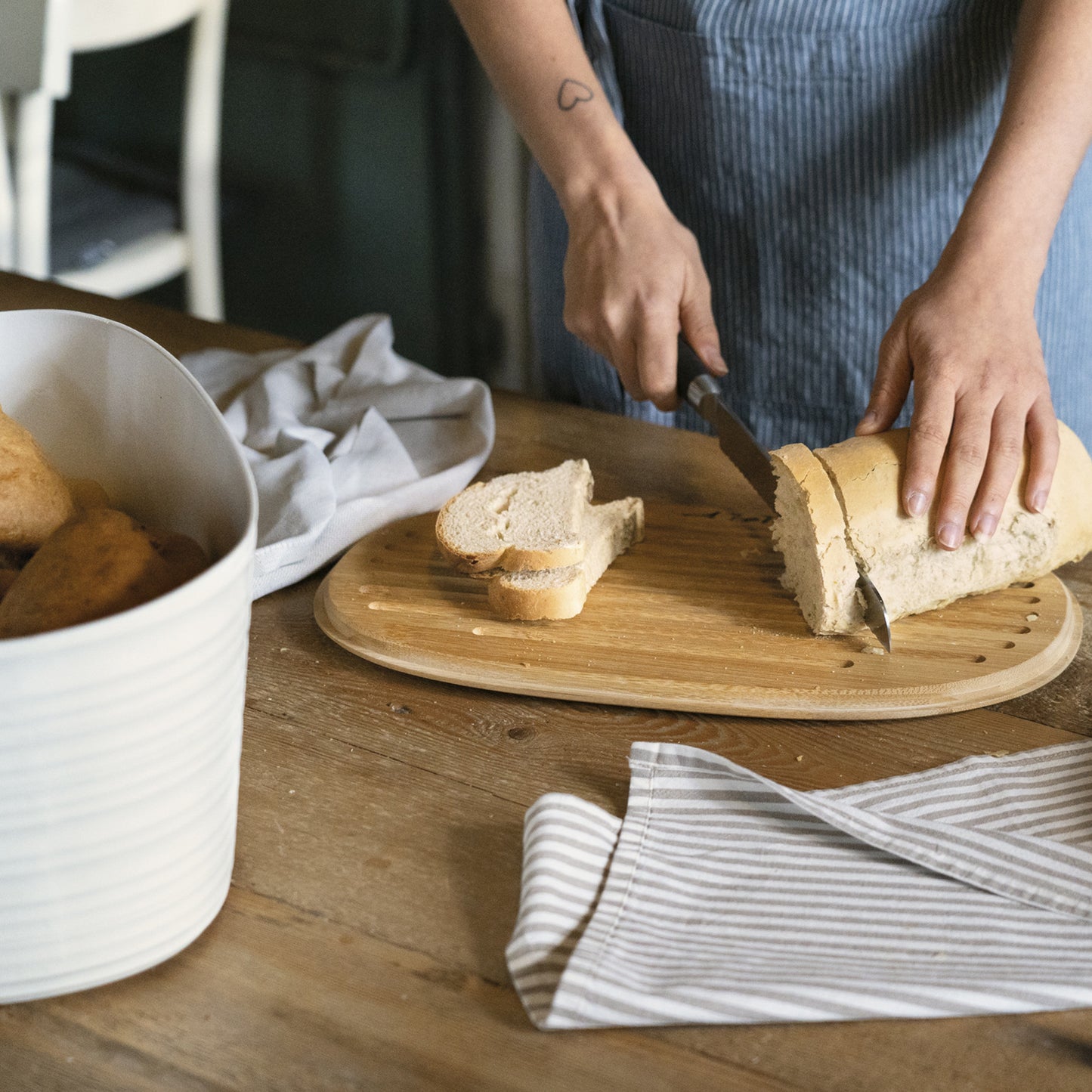 Cassetta Pane Con Coperchio/Tagliere 'Tierra' Bianco Latte - Guzzini